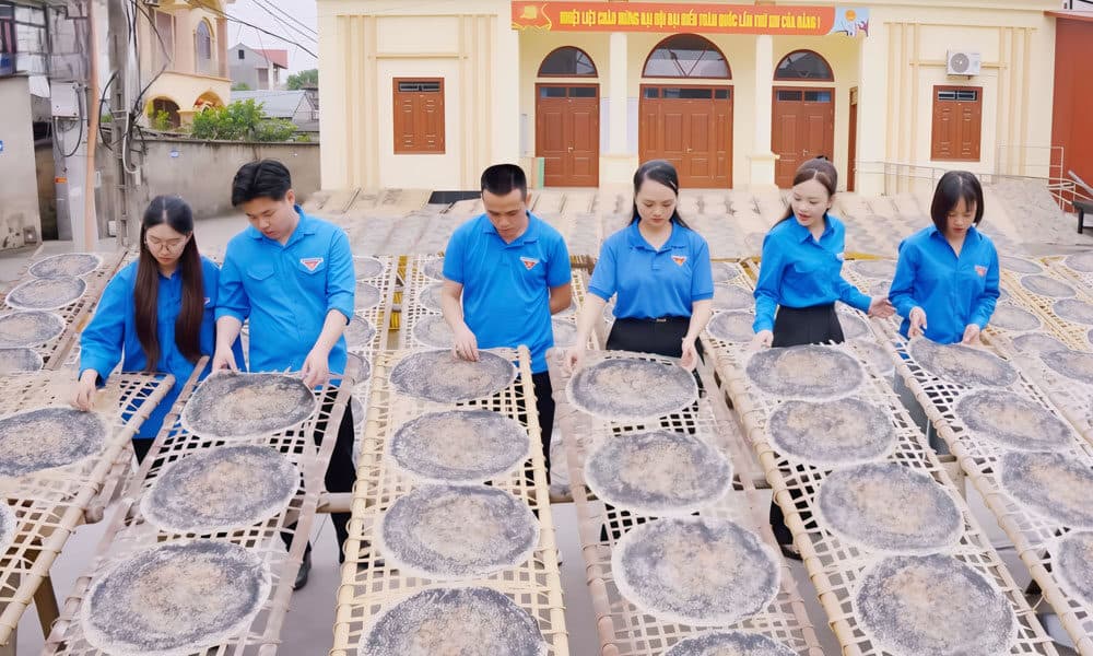 Bánh đa Kế nướng giòn với vừng và lạc