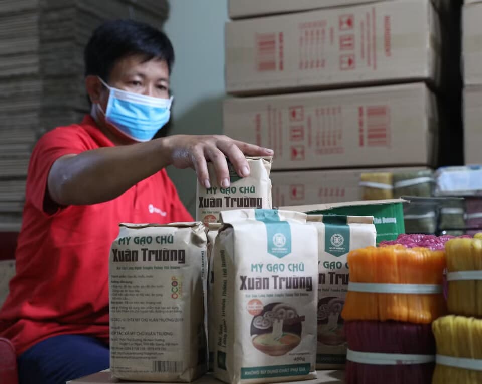 Các bó Mì Chũ thành phẩm từ gạo